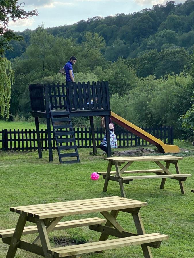 Trostrey Chainbridge Usk Riverside Gastro Pub And Accommodation المظهر الخارجي الصورة